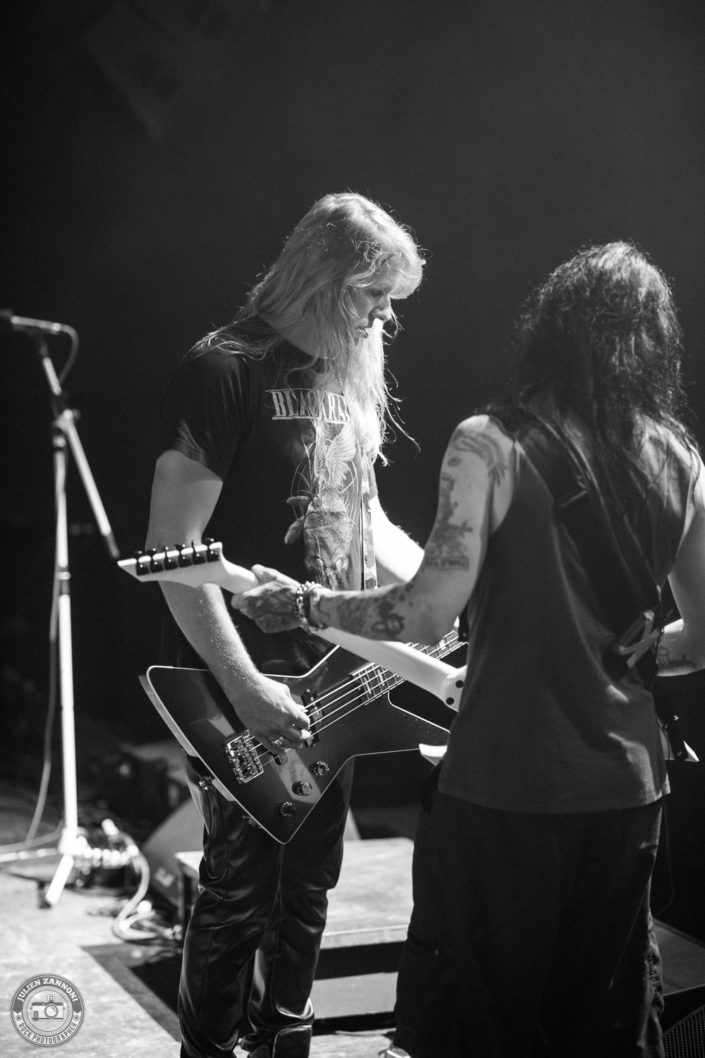 Photo backstage en noir et blanc de groupe BlackRain