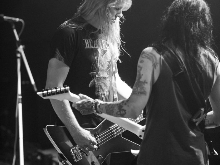 Photo backstage en noir et blanc de groupe BlackRain