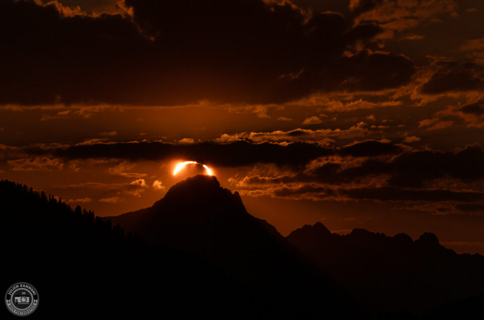 éclipse solaire depuis les montagnes de Chamonix